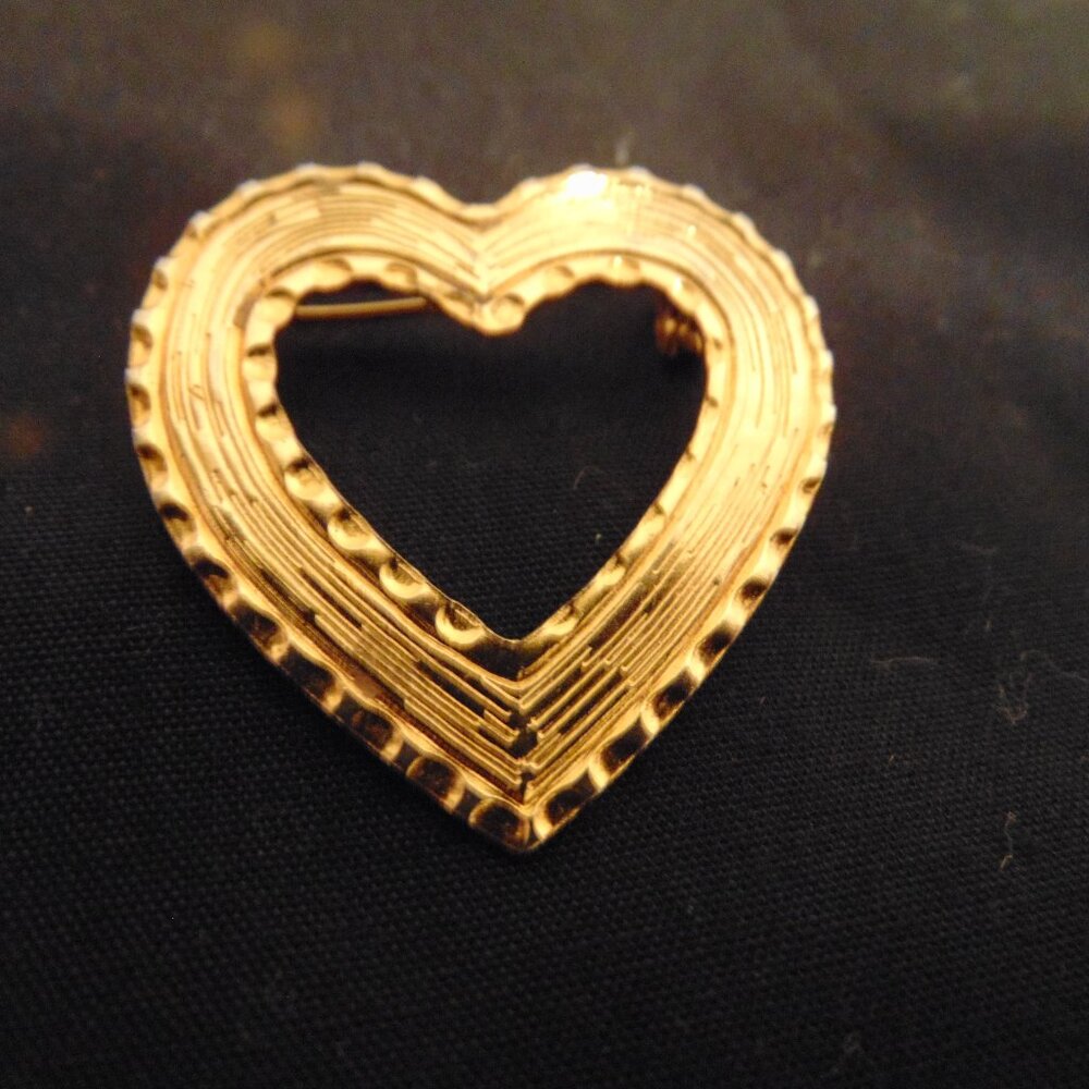 Vintage Gold Plated Heart Pin with Classic Stick Closure on Back
